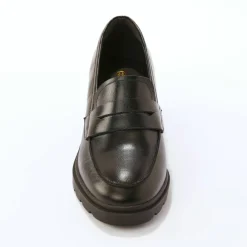Mocassins à talon en cuir, semelle crantée.
