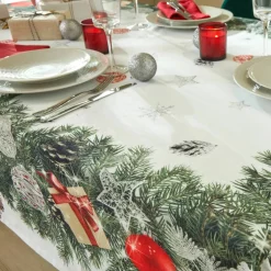 Nappe antitache imprimé couronne de Noël