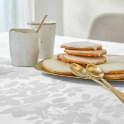 Nappe damassée feuillages Colombine®