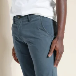 Pantalon chino ceinture arrondie sous le ventre