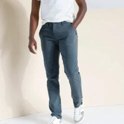Pantalon chino ceinture arrondie sous le ventre