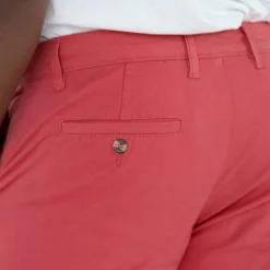 Pantalon chino ceinture arrondie sous le ventre