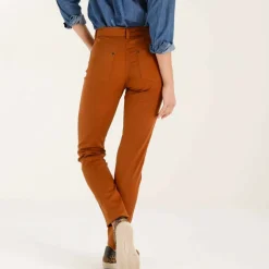 Pantalon fuselé couleur