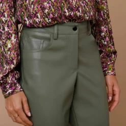 Pantalon fuselé 7/8ème aspect enduit