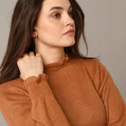 Pull col montant, finition frisotti