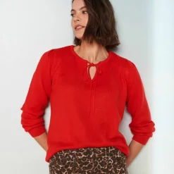 Pull col rond, détail à nouer