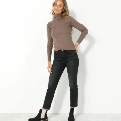 Pull col roulé, maille côtelée
