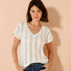 Pull col V manches courtes, maille ajourée