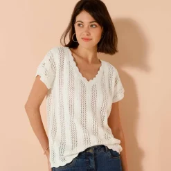 Pull col V manches courtes, maille ajourée