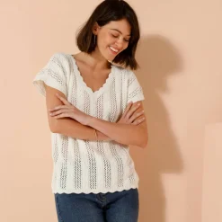 Pull col V manches courtes, maille ajourée