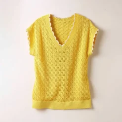 Pull en crochet festonné col V, manches courtes