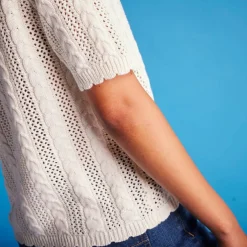 Pull festonné col rond manches coudes, maille ajourée fantaisie