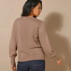 Pull maille fantaisie et détail boutons poignets, toucher doux
