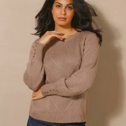 Pull maille fantaisie et détail boutons poignets, toucher doux