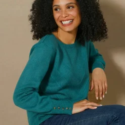 Pull maille fantaisie et détail boutons poignets, toucher doux