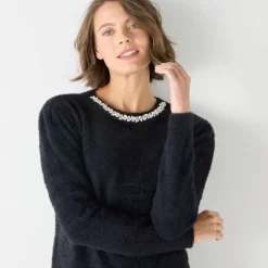 Pull maille poilue décolleté strass