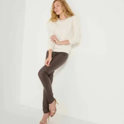 Pull maille poilue décolleté strass