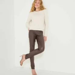 Pull maille poilue décolleté strass