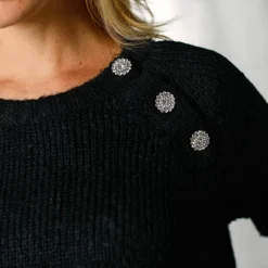Pull épaule boutonnée bijoux