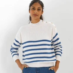 Pull rayé, col broderie anglaise