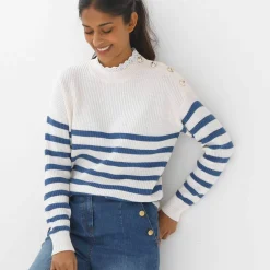 Pull rayé, col broderie anglaise