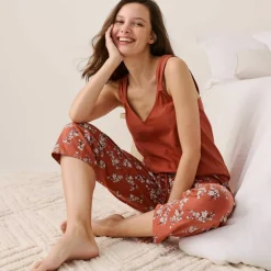 Pyjama court imprimé fleuri avec bretelles froncées