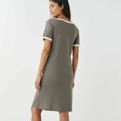 Robe courte bicolore, manches courtes