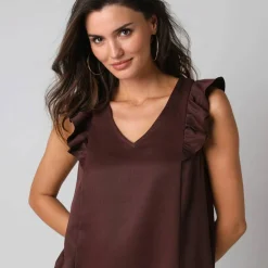 Robe courte col V unie, à mancherons volantés