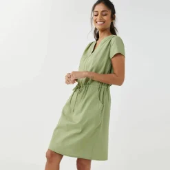 Robe courte col zippé