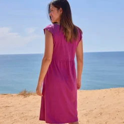 Robe courte en maille, décolleté macramé