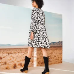 Robe courte imprimée, détails nouettes