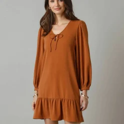 Robe courte volantée à nouettes, crêpe