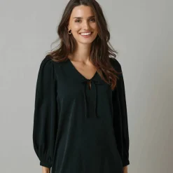 Robe courte volantée à nouettes, crêpe