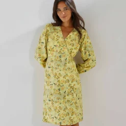Robe imprimée, décolleté cache-cœur