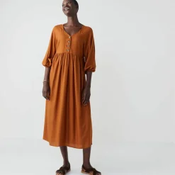 Robe longue boutonnée, unie