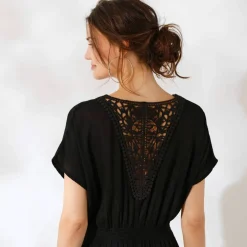Robe longue crépon, détail macramé
