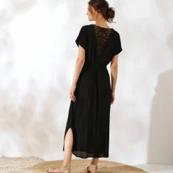 Robe longue crépon, détail macramé