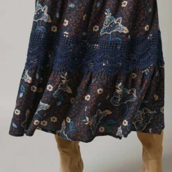 Robe longue imprimée, manches 3/4, détails macramé