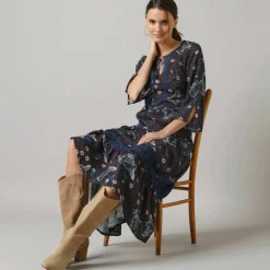 Robe longue imprimée, manches 3/4, détails macramé