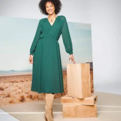 Robe longue évasée, manches blousantes