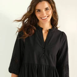 Robe manches 3/4, détails en broderie anglaise