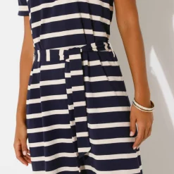 Robe mi-longue ceinturée col V, maille rayée