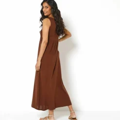 Robe à plastron macramé
