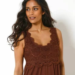 Robe à plastron macramé