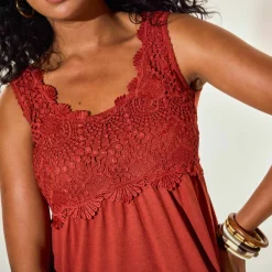 Robe à plastron macramé