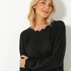 Robe pull finition écailles, maille fantaisie