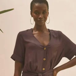 Robe saharienne boutonnée unie, manches courtes