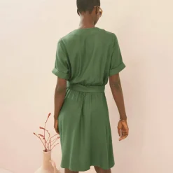 Robe saharienne boutonnée unie, manches courtes