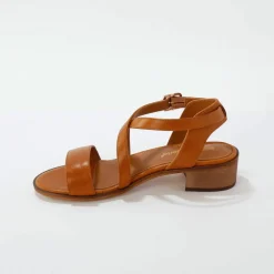 Sandales à brides croisées en cuir