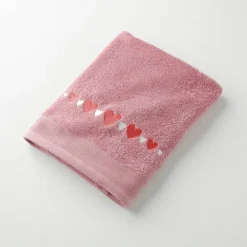 Serviettes de bain brodées cœurs